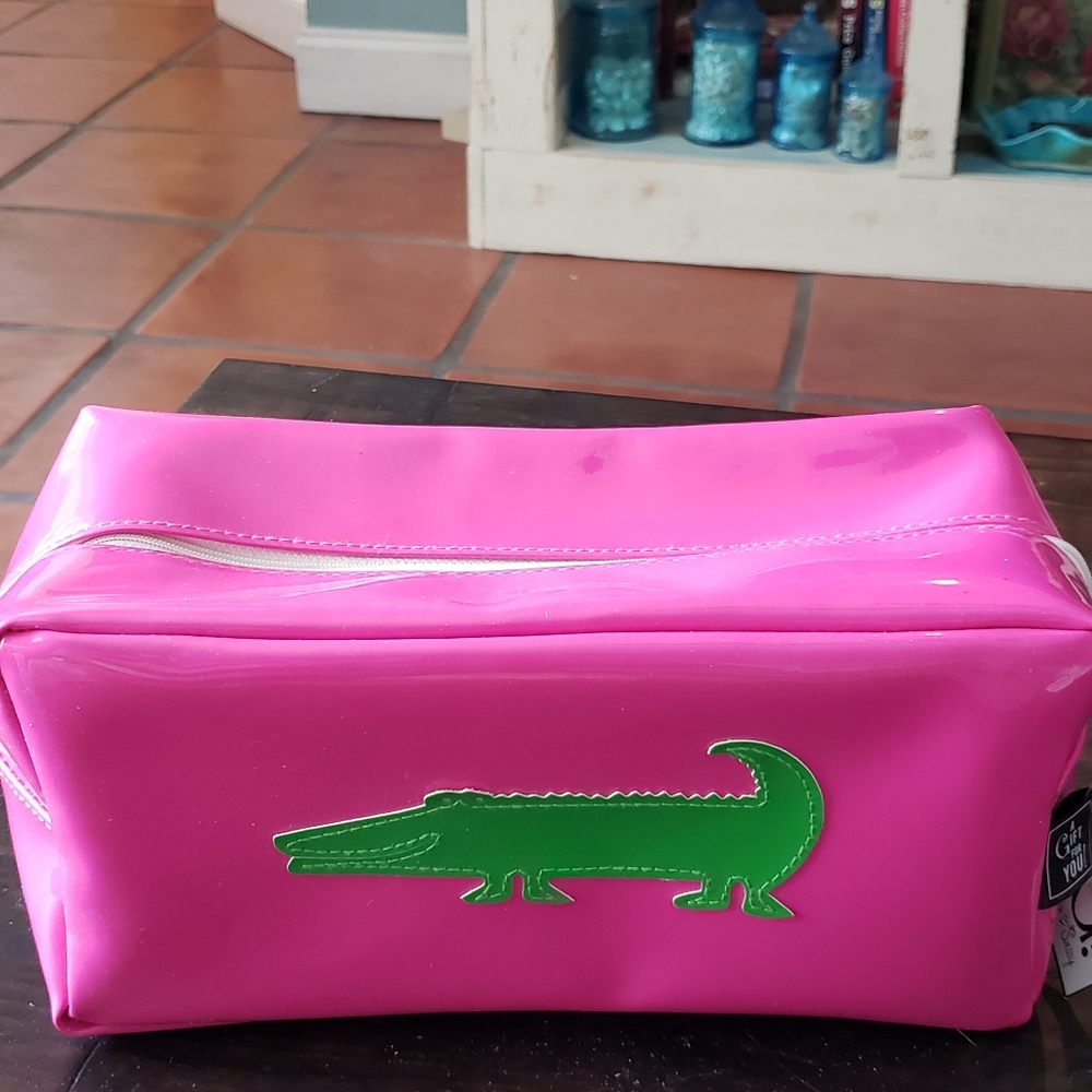 Gator Make up Bag. NWT
